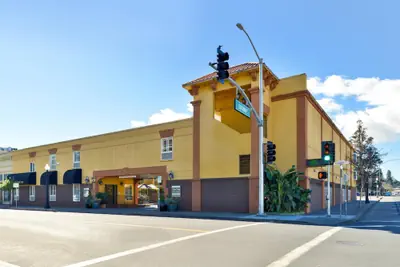Photo 2 - Napa Valley Hotel & Suites