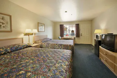 Photo 4 - Days Inn by Wyndham Riverside Tyler Mall
