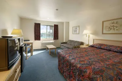 Photo 3 - Days Inn by Wyndham Riverside Tyler Mall