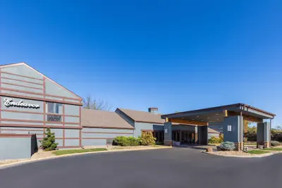 Photo 2 - Endeavor Inn & Suites, Trademark Collection by Wyndham