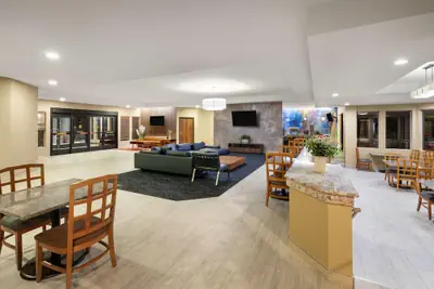 Photo 5 - Endeavor Inn & Suites, Trademark Collection by Wyndham