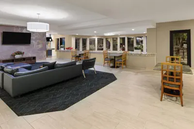 Photo 4 - Endeavor Inn & Suites, Trademark Collection by Wyndham