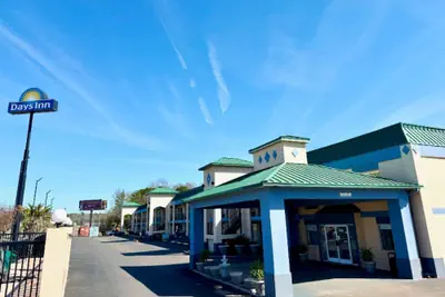 Photo 2 - Days Inn by Wyndham Greenville
