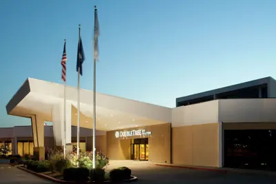 Photo 2 - DoubleTree by Hilton Cincinnati Airport