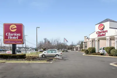 Photo 2 - Clarion Hotel & Conference Center Ronkonkoma MacArthur Airport