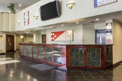 Photo 3 - Clarion Hotel & Conference Center Ronkonkoma MacArthur Airport