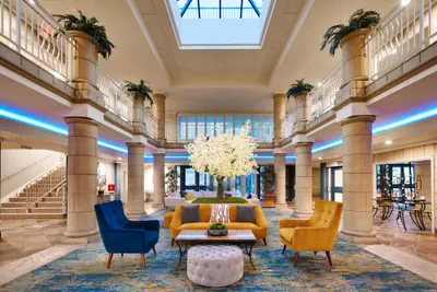 Photo 3 - Atrium Hotel at Orange County Airport