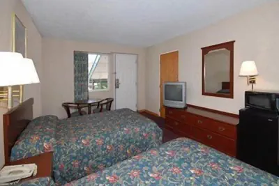 Photo 5 - Econo Lodge Columbus West