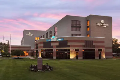 Photo 2 - DoubleTree by Hilton Hartford - Bradley Airport