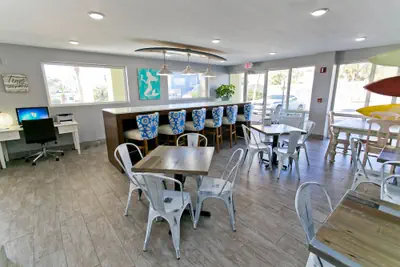 Photo 3 - Surf & Sand Hotel