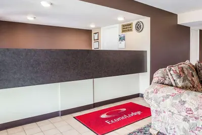 Photo 5 - Econo Lodge Jefferson City