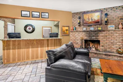 Photo 4 - Days Inn by Wyndham Show Low