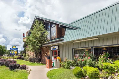 Photo 2 - Days Inn by Wyndham Show Low