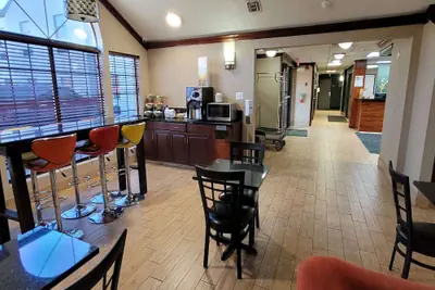 Photo 5 - Quality Inn & Suites Columbia I-70
