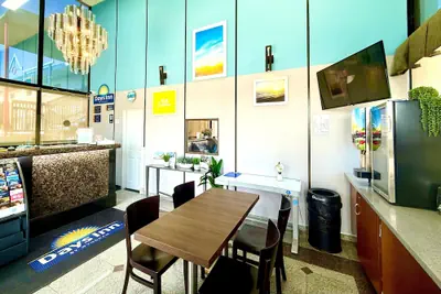 Photo 4 - Days Inn by Wyndham Los Angeles LAX Airport/Stadium Area