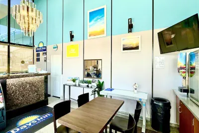 Photo 3 - Days Inn by Wyndham Los Angeles LAX Airport/Stadium Area