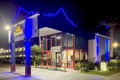 Photo 2 - Days Inn by Wyndham Los Angeles LAX Airport/Stadium Area