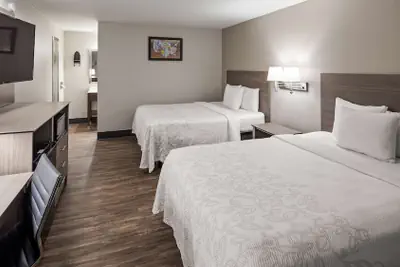 Photo 5 - SureStay Hotel by Best Western Findlay