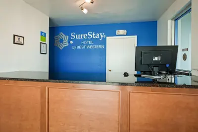 Photo 3 - SureStay Hotel by Best Western Findlay