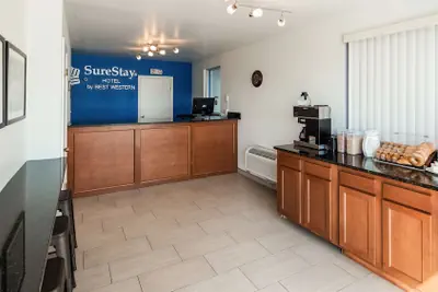 Photo 4 - SureStay Hotel by Best Western Findlay