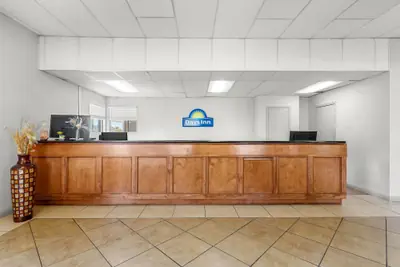 Photo 5 - Days Inn by Wyndham Huntington