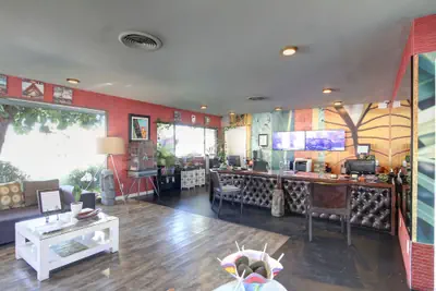 Photo 3 - Caliente Tropics Hotel