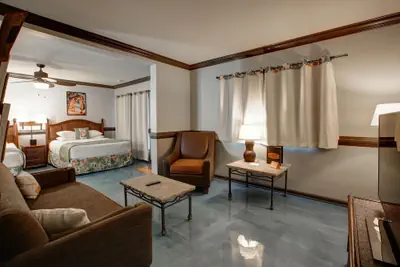 Photo 5 - Caliente Tropics Hotel