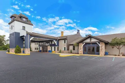 Photo 2 - Wingate by Wyndham South Bend/Notre Dame