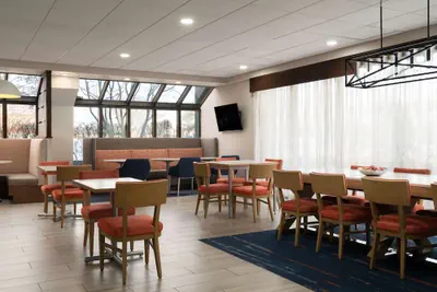 Photo 4 - Hampton Inn Fairfax City