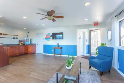 Photo 3 - Aloha Inn