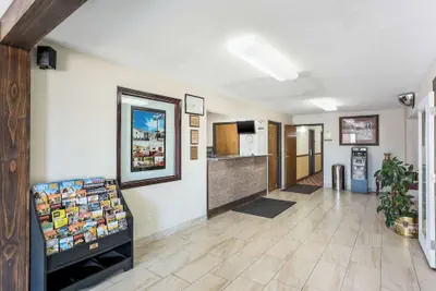 Photo 3 - Rodeway Inn Cedar Rapids Westdale