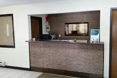 Photo 5 - Rodeway Inn Cedar Rapids Westdale