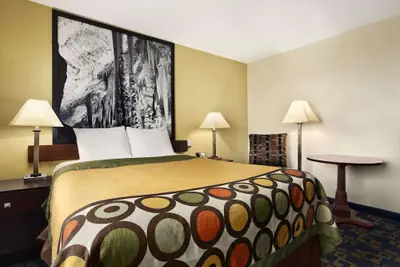 Photo 4 - Super 8 by Wyndham Carlsbad