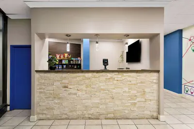 Photo 4 - Travelodge by Wyndham Aberdeen