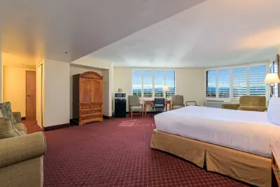 Photo 2 - Grand Vista Hotel