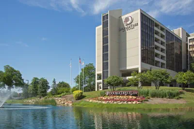 Photo 2 - DoubleTree by Hilton Chicago - Oak Brook