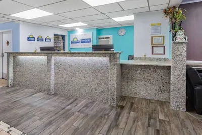 Photo 4 - Days Inn by Wyndham Livonia/Canton/Detroit