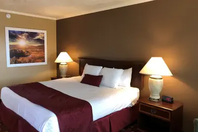 Photo 4 - Days Inn & Suites by Wyndham Logan