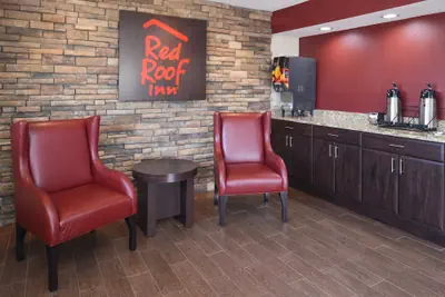 Photo 2 - Red Roof Inn Champaign - University