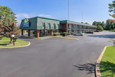 Photo 2 - Days Inn by Wyndham Seneca / Clemson Area