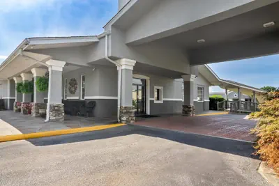 Photo 2 - Quality Inn & Suites Greenville - Haywood Mall