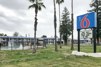 Photo 2 - Motel 6 Visalia, CA
