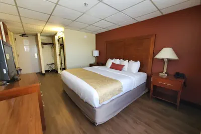 Photo 5 - Ramada by Wyndham Downtown Spokane
