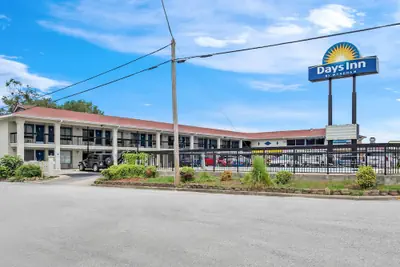 Photo 2 - Days Inn by Wyndham Jacksonville NC