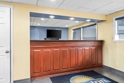 Photo 3 - Days Inn by Wyndham Jacksonville NC