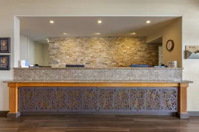 Photo 4 - Best Western Plus A Wayfarer's Inn And Suites