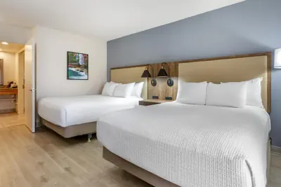Photo 5 - Best Western Plus A Wayfarer's Inn And Suites