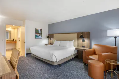 Photo 2 - Best Western Plus A Wayfarer's Inn And Suites