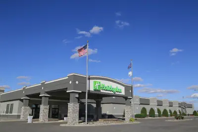 Photo 2 - Holiday Inn Fargo by IHG