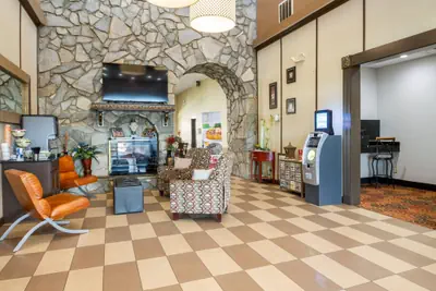 Photo 5 - Quality Suites Hickory South